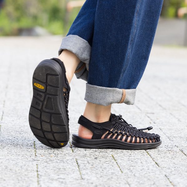 Women's UNEEK Sneaker | Black/Black